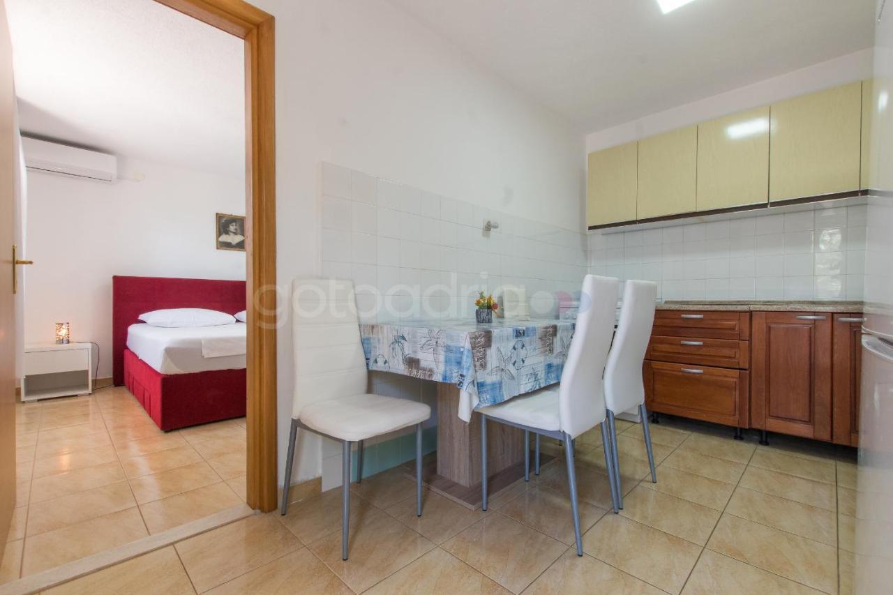 Near The Beach Apartments Jagodia Brela Luaran gambar